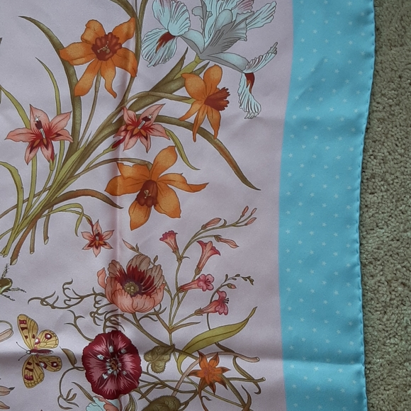 Gucci Scarf - like new still in packaging - Picture 12 of 12